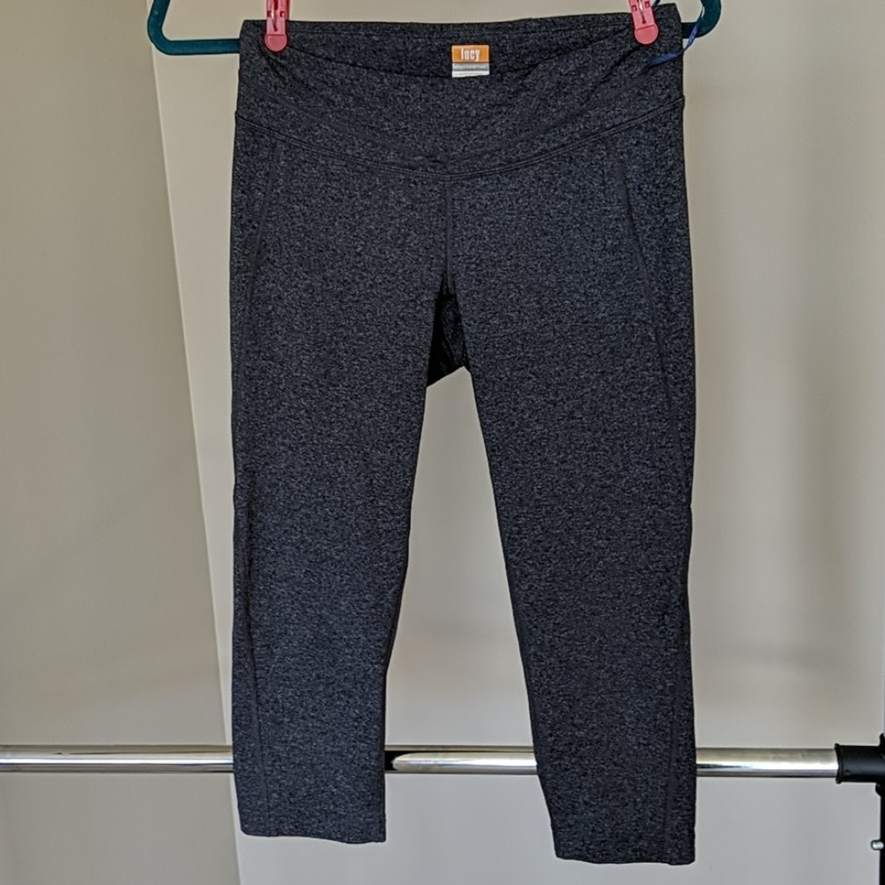 Lucy gray sport capri leggings S
